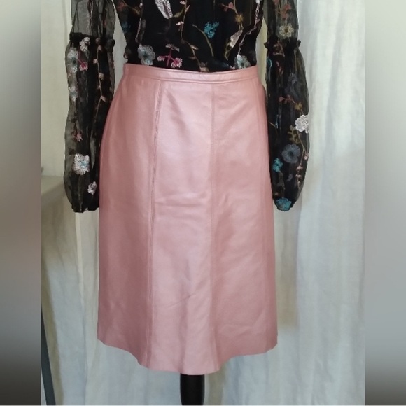 Pink Metallic BCBG Maxazria 100% leather Knee Length Skirt Size 6 Sissy Pricess - Picture 2 of 8